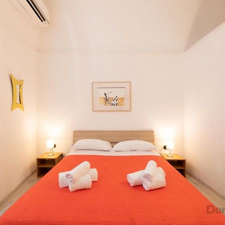 Villari Guest House By Domusextra เนเปิลส์ ภายนอก รูปภาพ